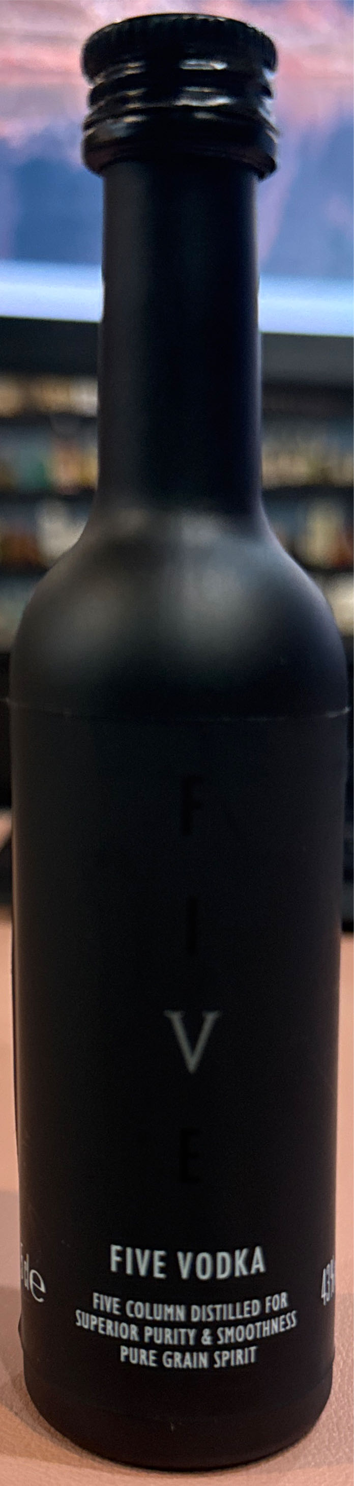 five vodka - The Penderyn Distillery (.7) alcohol collectible [Barcode 5011594010431] - Main Image 3