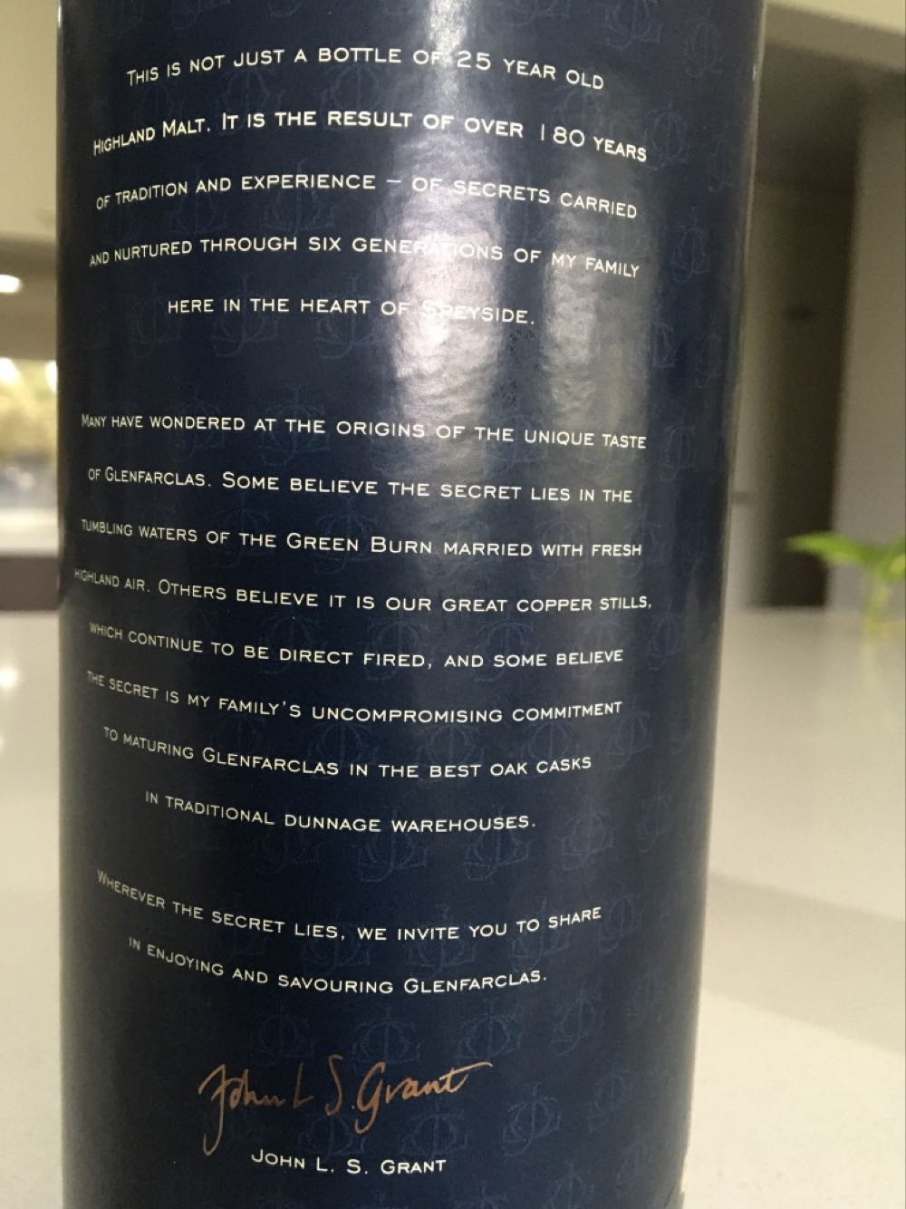 Glenfarclas 25 - Glenfarclas (700 mL) alcohol collectible [Barcode 5018066254317] - Main Image 3