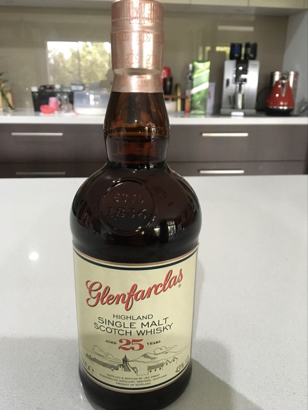Glenfarclas 25 - Glenfarclas (700 mL) alcohol collectible [Barcode 5018066254317] - Main Image 4