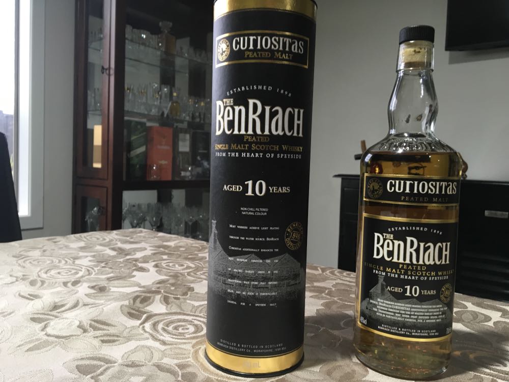BENRIACH CURIOSITAS SCOTCH WHISKY SINGLE PEATED MALT 10 YEARS OLD MIT BOX - Benriach Distillery (700 mL) alcohol collectible [Barcode 5060088790380] - Main Image 2