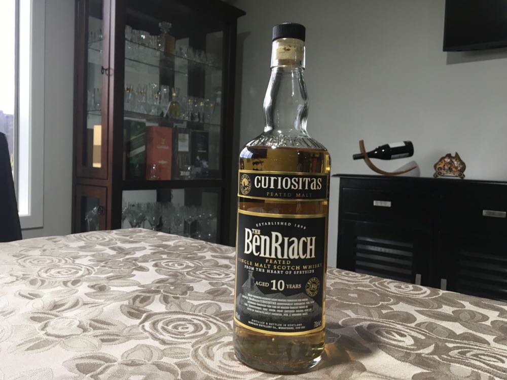 BENRIACH CURIOSITAS SCOTCH WHISKY SINGLE PEATED MALT 10 YEARS OLD MIT BOX - Benriach Distillery (700 mL) alcohol collectible [Barcode 5060088790380] - Main Image 4