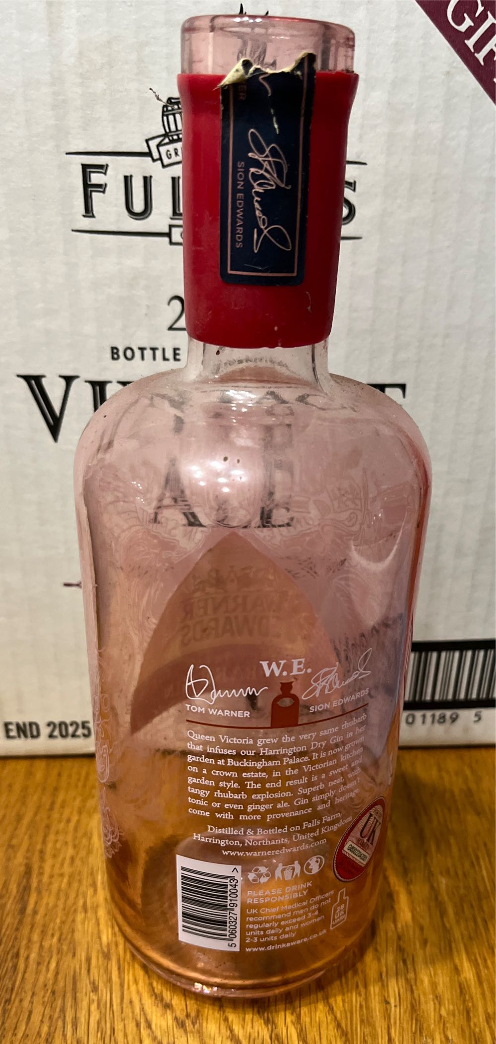 Warner Edwards - Victoria’s Rhubarb Gin - Warner Edwards (700 mL) alcohol collectible [Barcode 5060327910043] - Main Image 2
