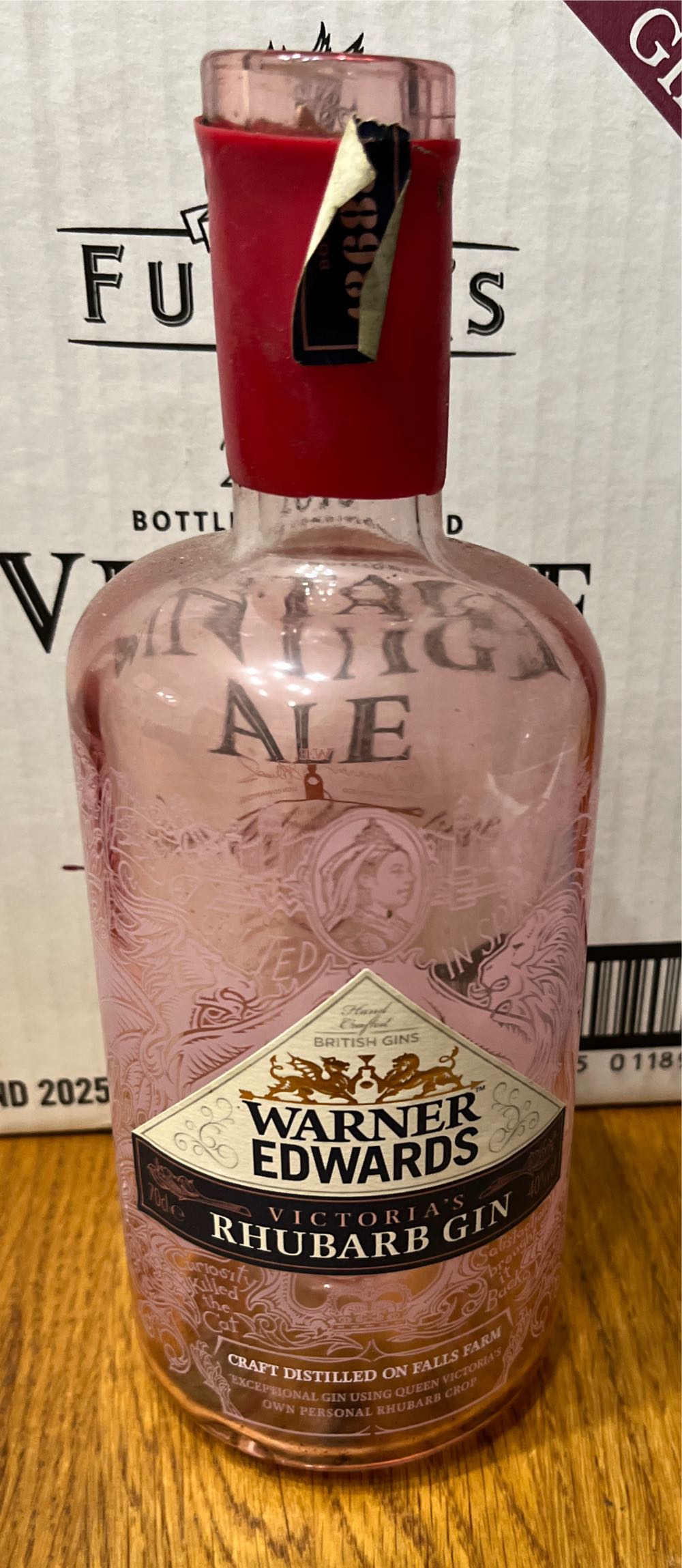 Warner Edwards - Victoria’s Rhubarb Gin - Warner Edwards (700 mL) alcohol collectible [Barcode 5060327910043] - Main Image 3