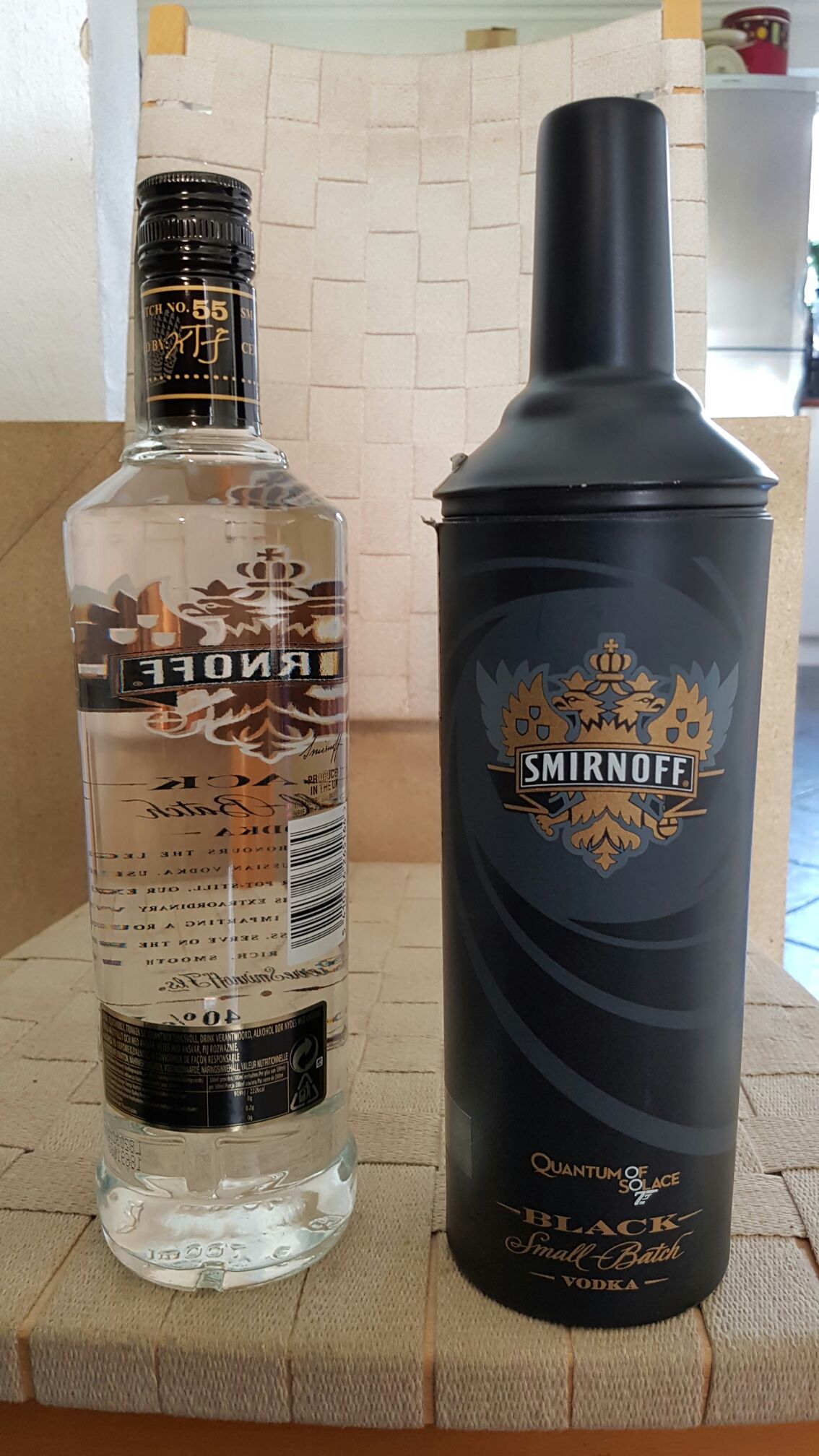 Smirnoff Black Small Batch No.55 Limited Edition 007 Quantum Of Solace 700ml 40% - The Smirnoff Company (700mL) alcohol collectible [Barcode 5410316992398] - Main Image 2