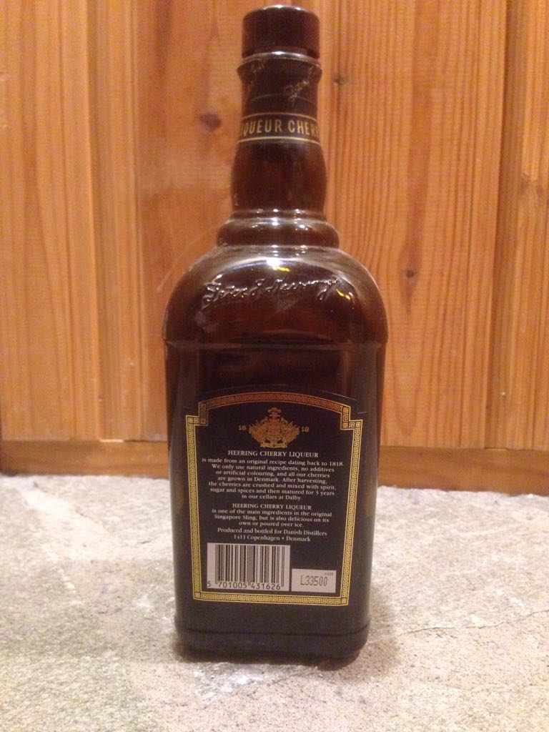 Heering Cherry Liqueur  - Danish Distilers alcohol collectible [Barcode 5701005431626] - Main Image 2