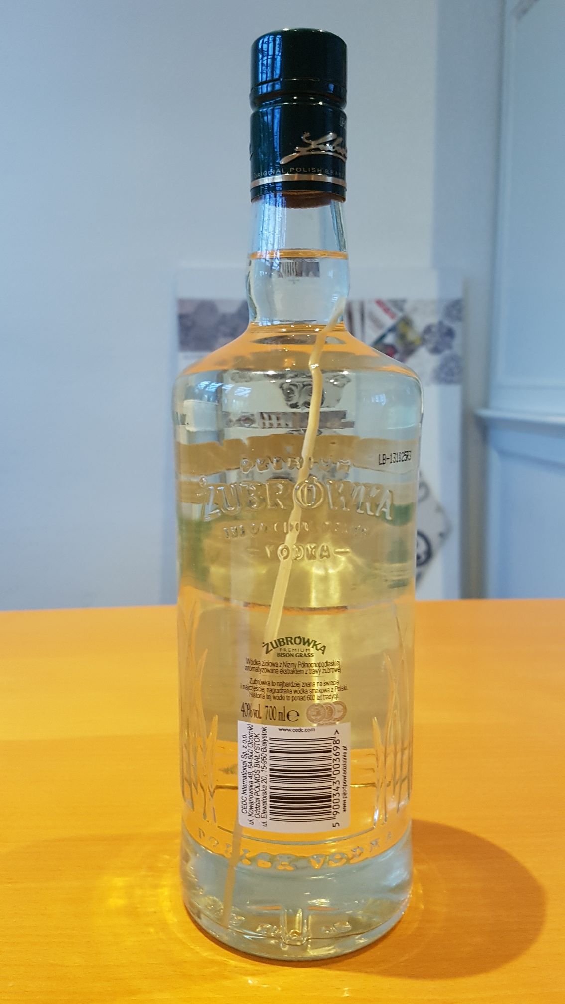 Zubrowka Bison Grass 700ml 40% Poland - Polmos Bialystock SA (700mL) alcohol collectible [Barcode 5900343003698] - Main Image 2