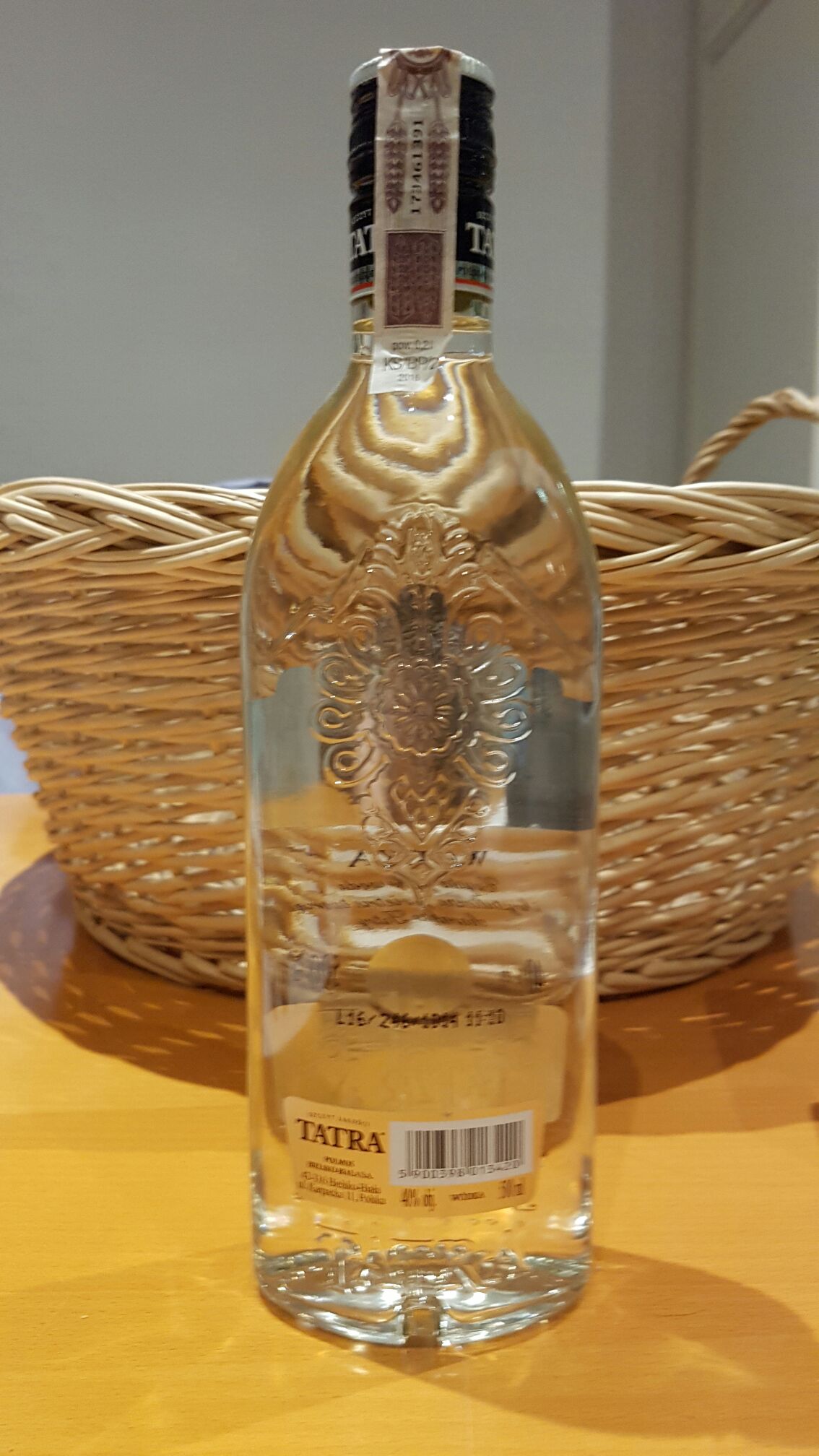 Tatra Wódka 500ml 40% Poland - Polmos (500mL) alcohol collectible [Barcode 5900398013420] - Main Image 2
