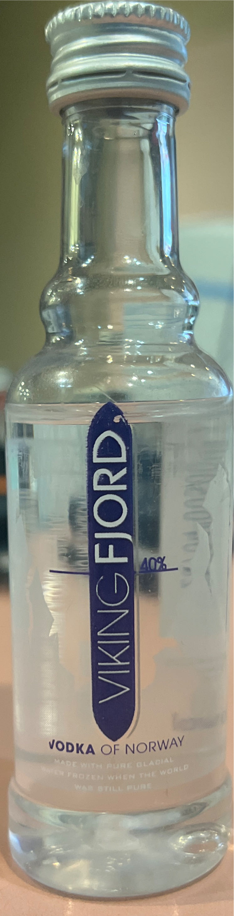 viking fjord - Arcus AS (1.0) alcohol collectible [Barcode 7048352054046] - Main Image 2