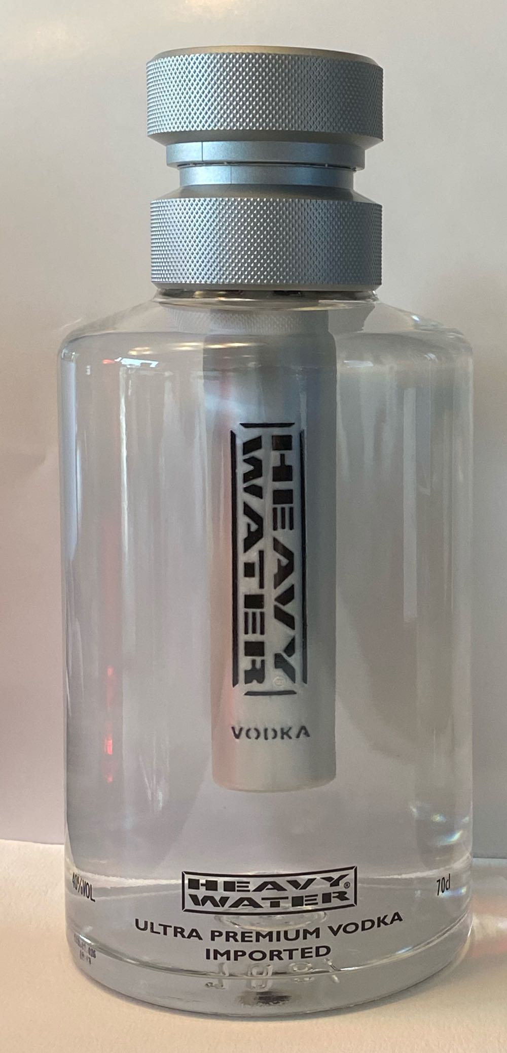Heavy Water Ultra Premium Vodka 700ml 40% Vol. Norway - Heavy Water International A’s. (700mL) alcohol collectible [Barcode 7071206504510] - Main Image 2