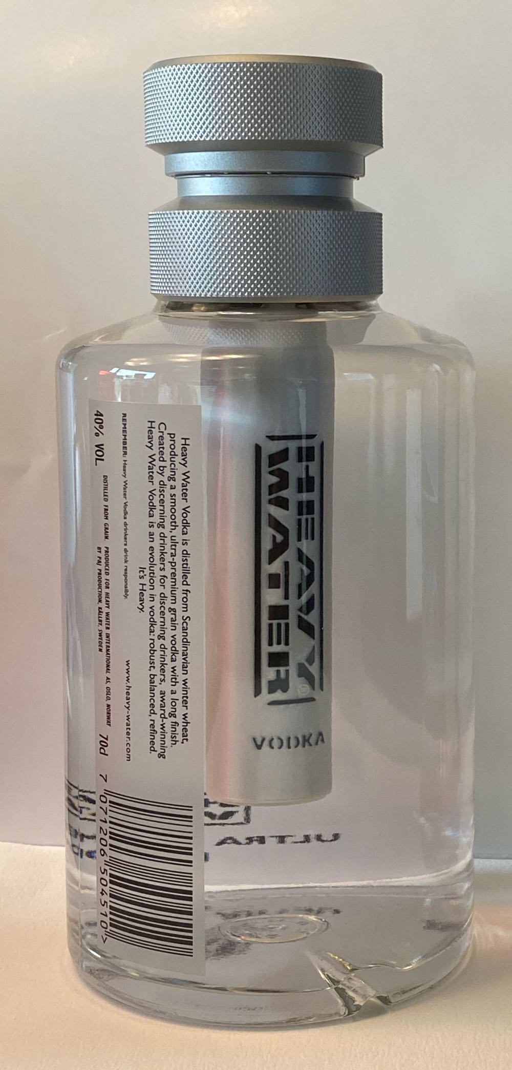 Heavy Water Ultra Premium Vodka 700ml 40% Vol. Norway - Heavy Water International A’s. (700mL) alcohol collectible [Barcode 7071206504510] - Main Image 3