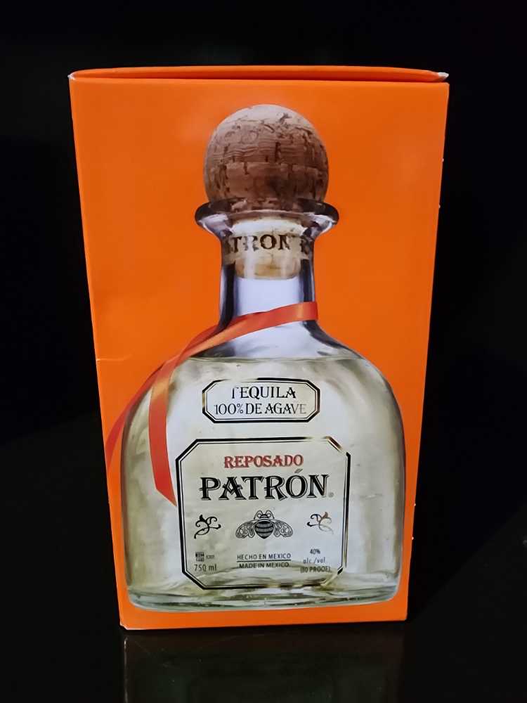 Patrón Reposado - NOM 1492 (750mL) alcohol collectible [Barcode 721733000159] - Main Image 3