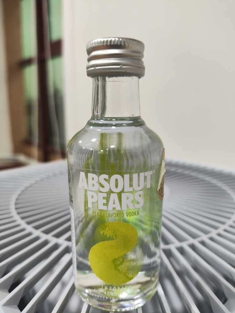 Absolut Pears Vodka - The Absolut Company Sweden (50mL) alcohol collectible [Barcode 7312040150052] - Main Image 2