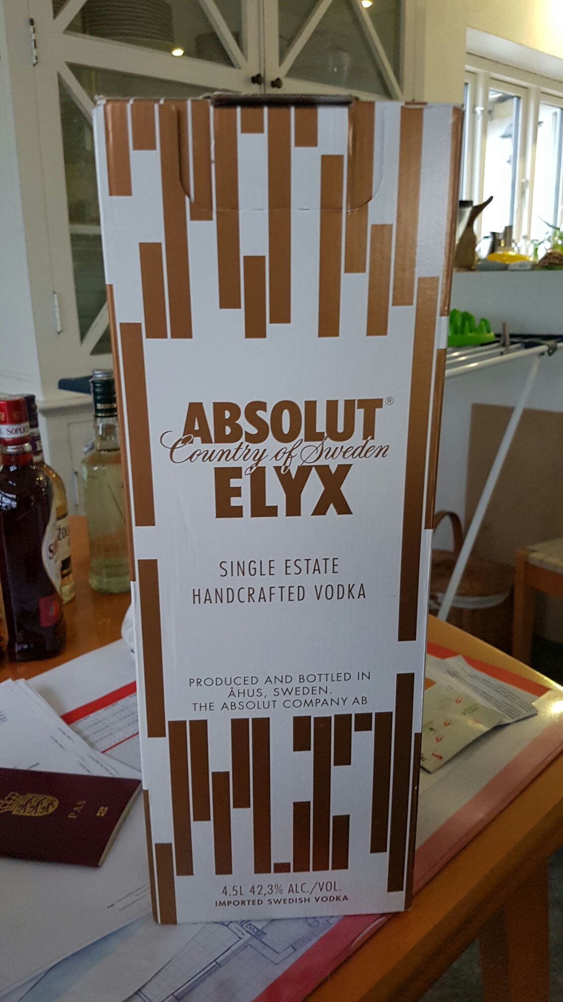 Absolut Vodka Elyx V4 4500ml 42.3% Vol. - Absolut Spirits Co. (4.5L) alcohol collectible [Barcode 7312040214518] - Main Image 2