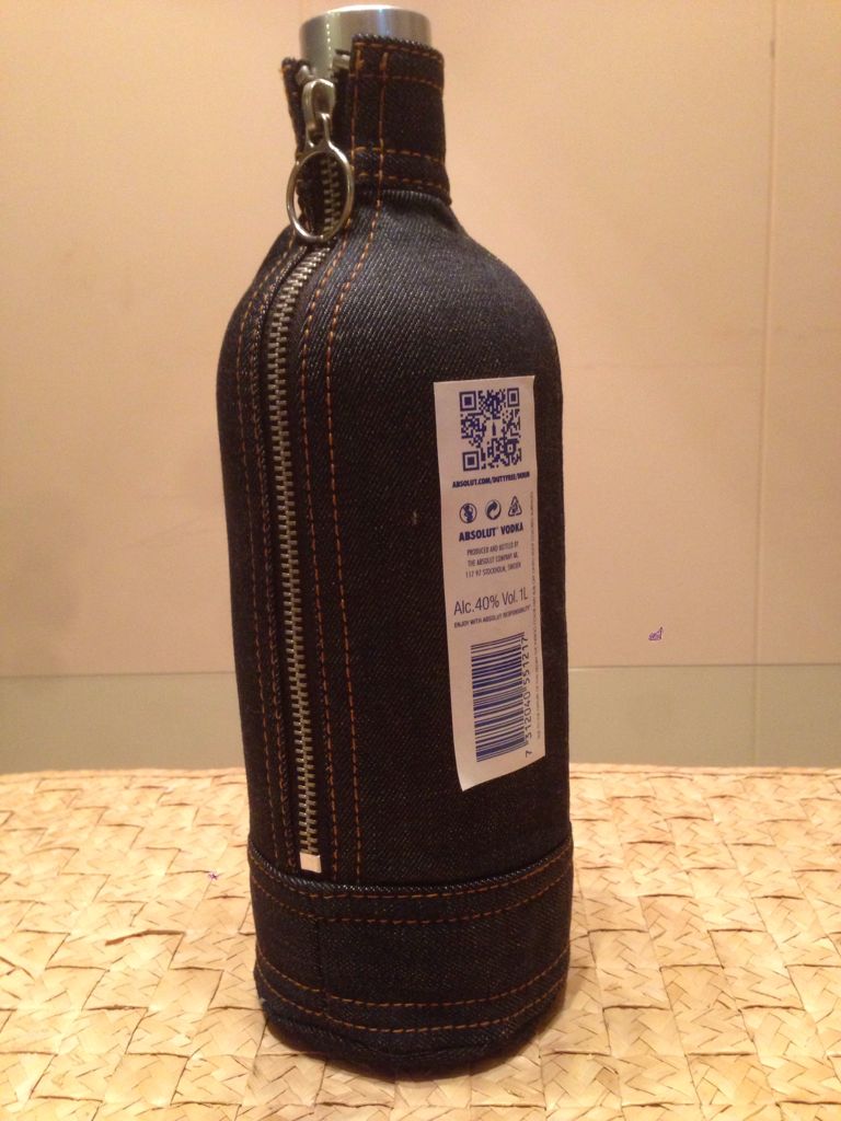 Absolut Vodka Denim 40% alc. 1 Liter Wodka - Absolut Spirits Co. (1L) alcohol collectible [Barcode 7312040551217] - Main Image 2
