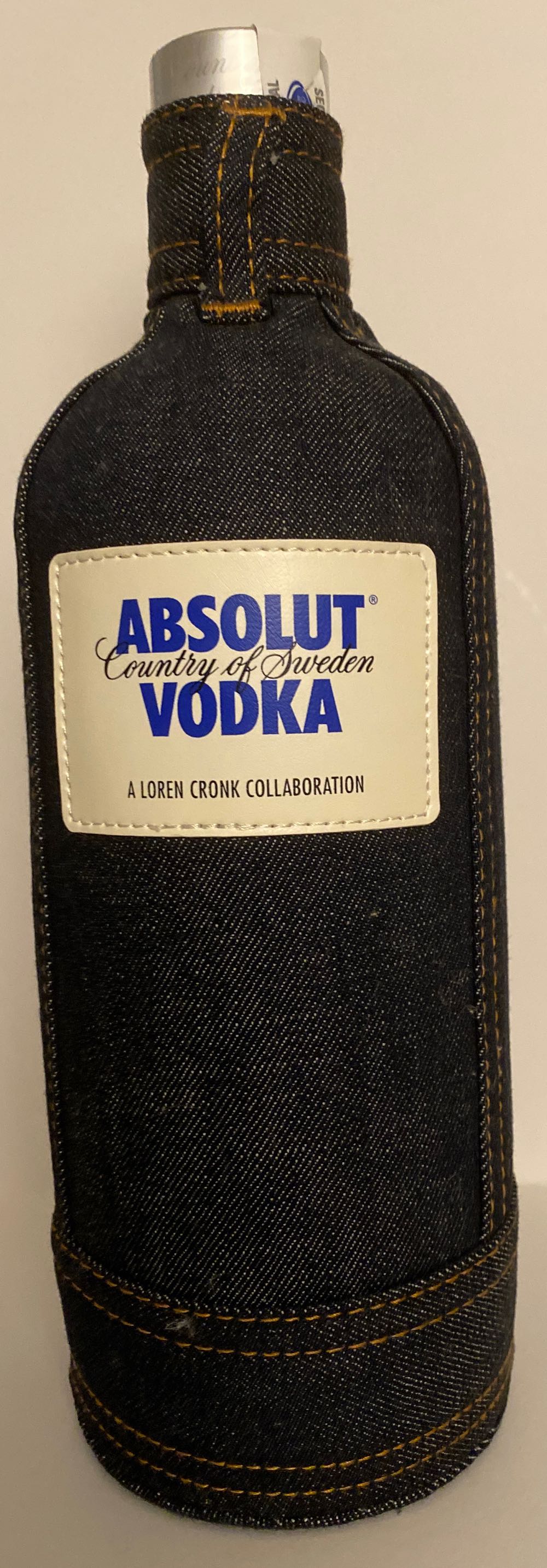 Absolut Vodka Denim 40% alc. 1 Liter Wodka - Absolut Spirits Co. (1L) alcohol collectible [Barcode 7312040551217] - Main Image 3