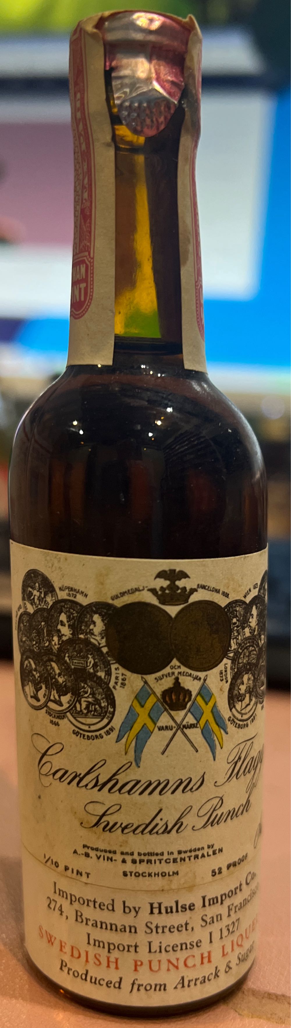 Carlshamns Flaggpunsch Schwedish Arrak  - V&S Vin & Spirit AB (500 mL) alcohol collectible [Barcode 7312041588021] - Main Image 3