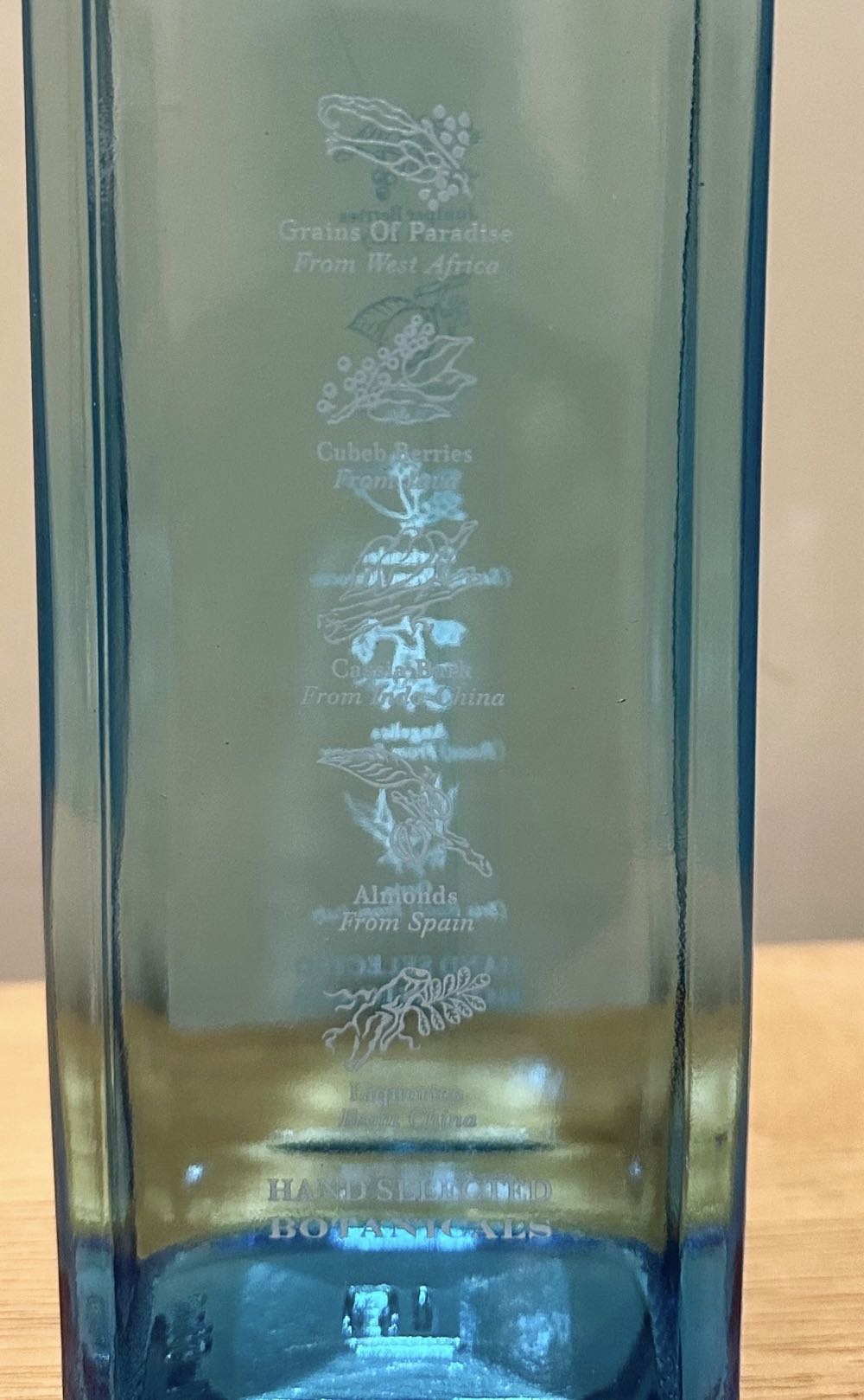 Bombay Sapphire London Dry Gin - Bombay Spirits Company (1L) alcohol collectible [Barcode 080480301019] - Main Image 3
