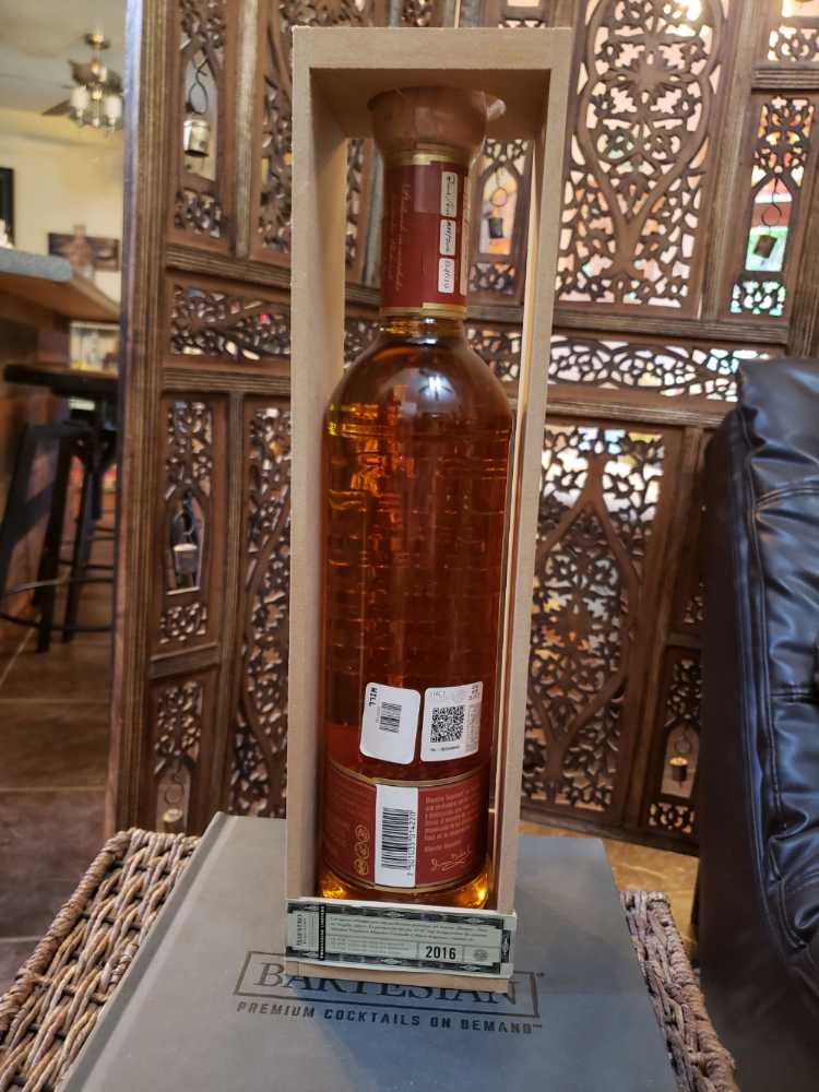 Maestro Tequilero Tequila Añejo Clásico - La Rojeña Distillery (Casa Cuervo, S.A. de C.V.; NOM 1122) (750 mL) alcohol collectible [Barcode 7501035014220] - Main Image 3