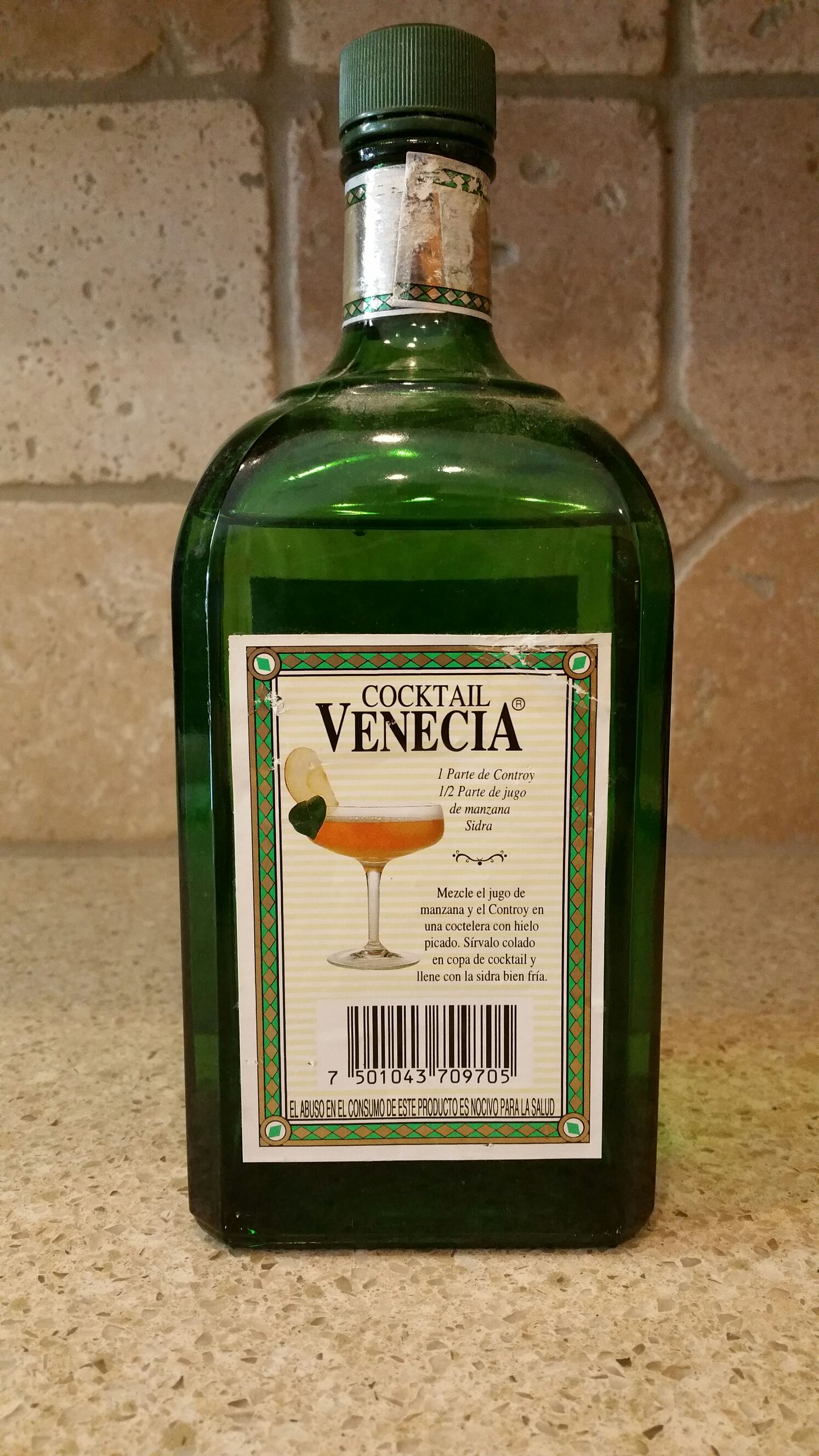 Controy Orange Liqueur - Elaborado Por La Madrilena (1000 mL) alcohol collectible [Barcode 7501043709705] - Main Image 2