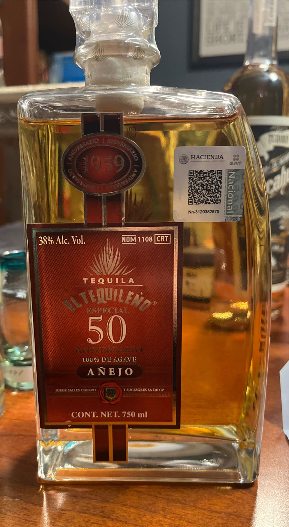 El Tequileno Especial 50 Aniversario Anejo - NOM 1108 (750 mL) alcohol collectible [Barcode 7501398339916] - Main Image 2