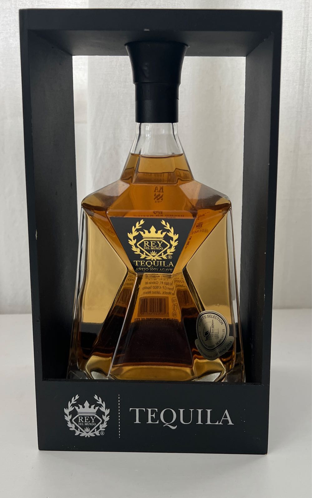 Rey Del Mundo - Tequileria La Herencia S. De R.L. De C.V. (750 mL) alcohol collectible [Barcode 7503020465192] - Main Image 2