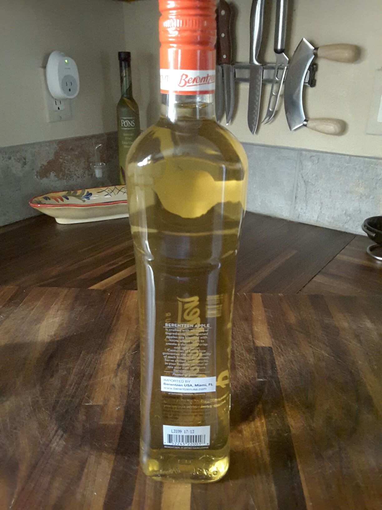 Berentzen Apple Liqueur - Berentzen (750 mL) alcohol collectible [Barcode 752245220018] - Main Image 2