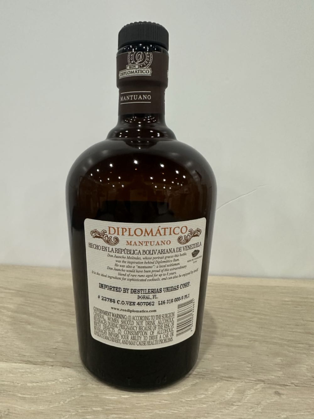 Diplomatico Mantuano Rum - Destilerias Unidas S.A. (750 mL) alcohol collectible [Barcode 7594003626631] - Main Image 2
