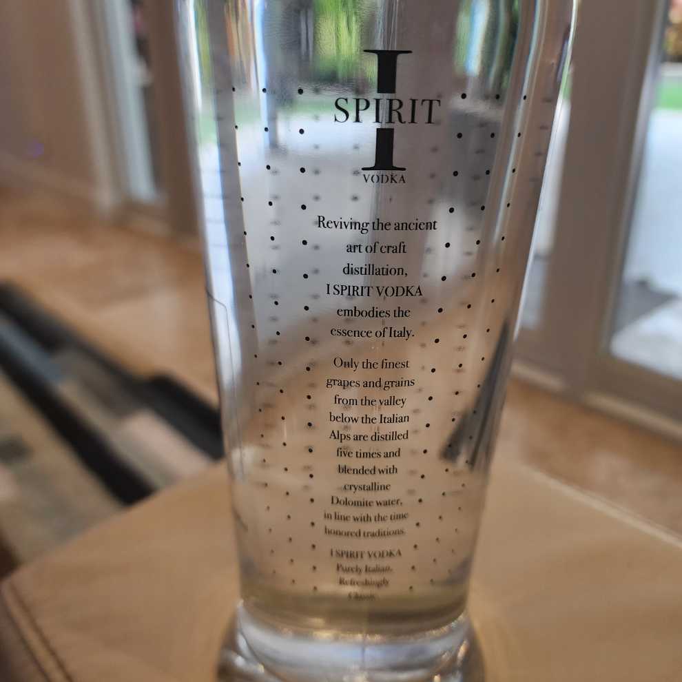I Spirit - n/a (750 mL) alcohol collectible [Barcode 8009663088730] - Main Image 3
