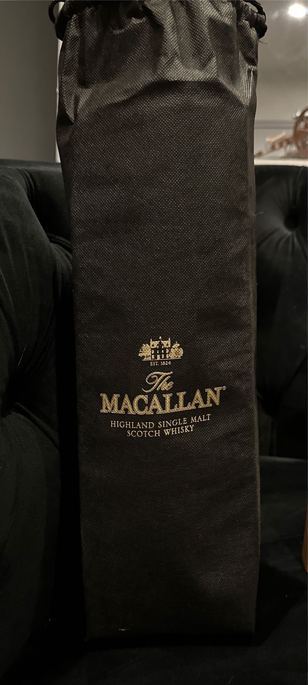 Macallan 25 Year Scotch - Macallan Distillery (750 mL) alcohol collectible [Barcode 812066020607] - Main Image 3