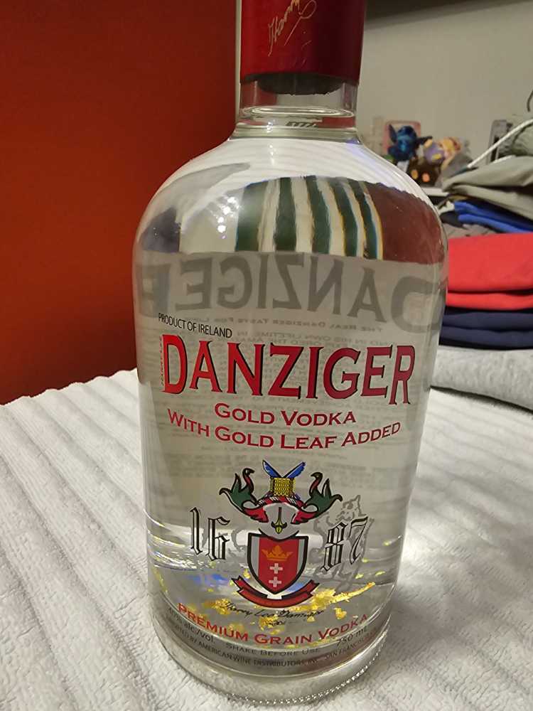 Danziger Gold Vodka - Danziger (750 mL) alcohol collectible [Barcode 816511699035] - Main Image 2