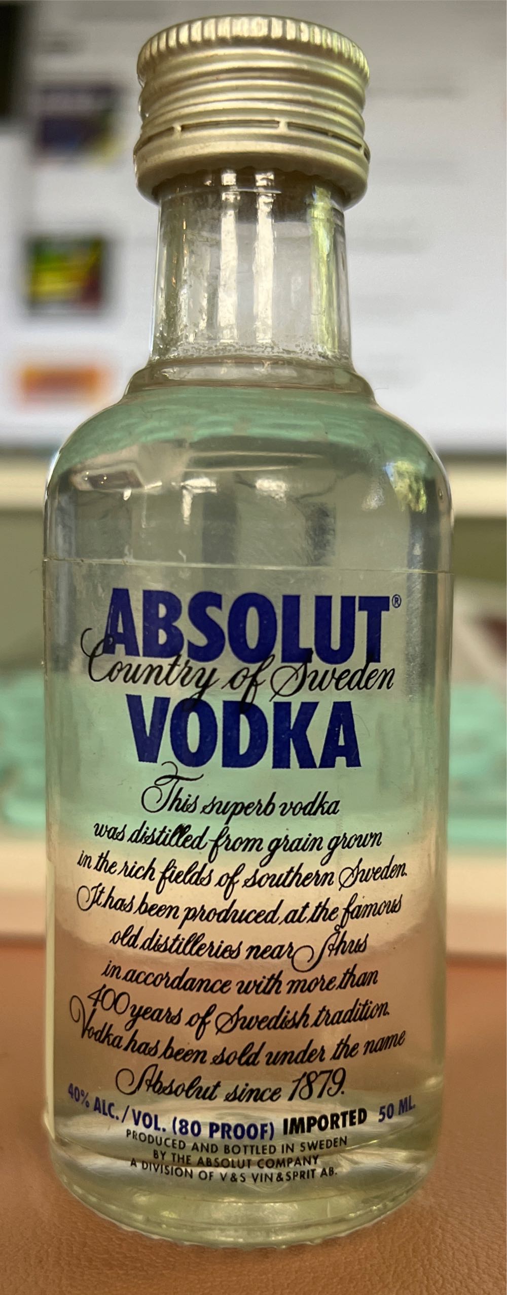 Absolut Vodka - The Absolut Company AB (1140 mL) alcohol collectible [Barcode 835229000506] - Main Image 2