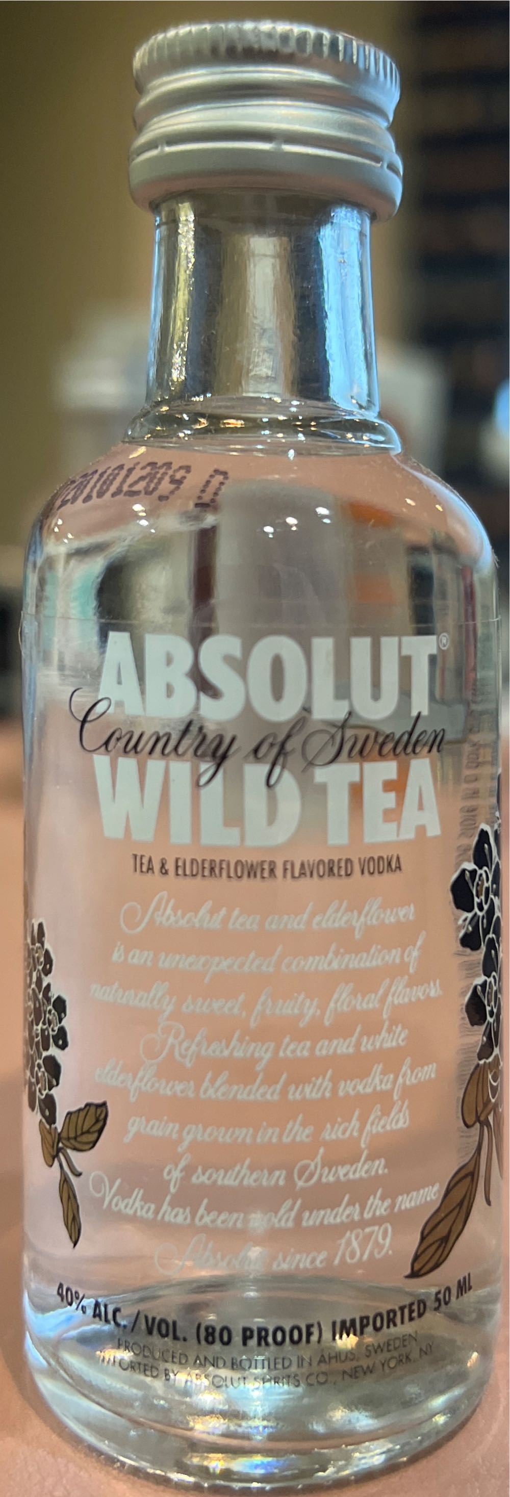 Absolut Wild Tea - Absolut Spirits Co. (1 L) alcohol collectible [Barcode 835229000766] - Main Image 2
