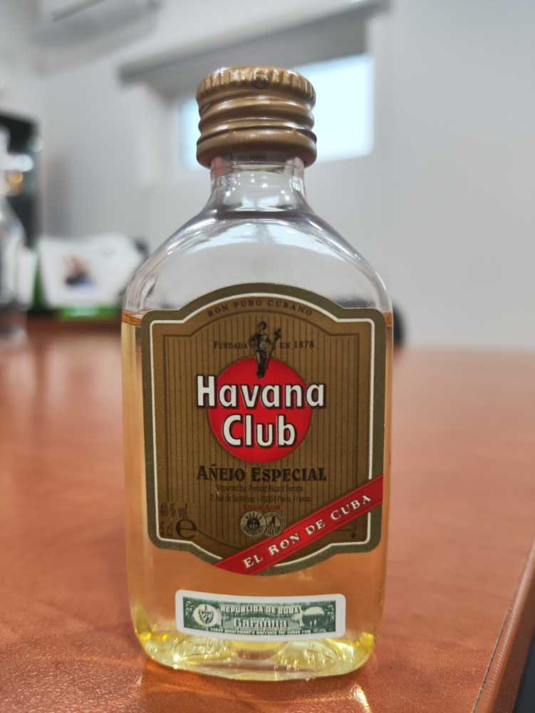 Havana Club Añejo Especial - Havana Club International, S.A. (50 mL) alcohol collectible [Barcode 8501110080934] - Main Image 3