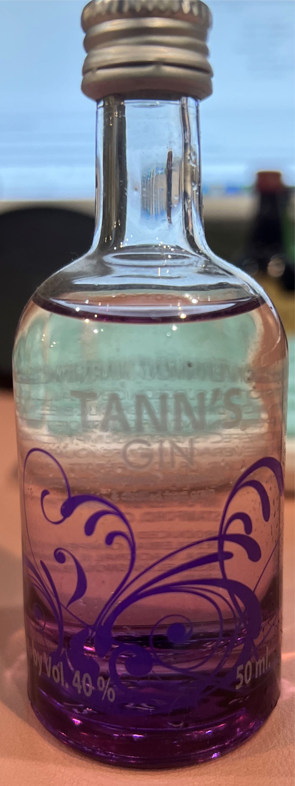 Tann’s Gin - Campeny S.A. alcohol collectible [Barcode 852976002096] - Main Image 2