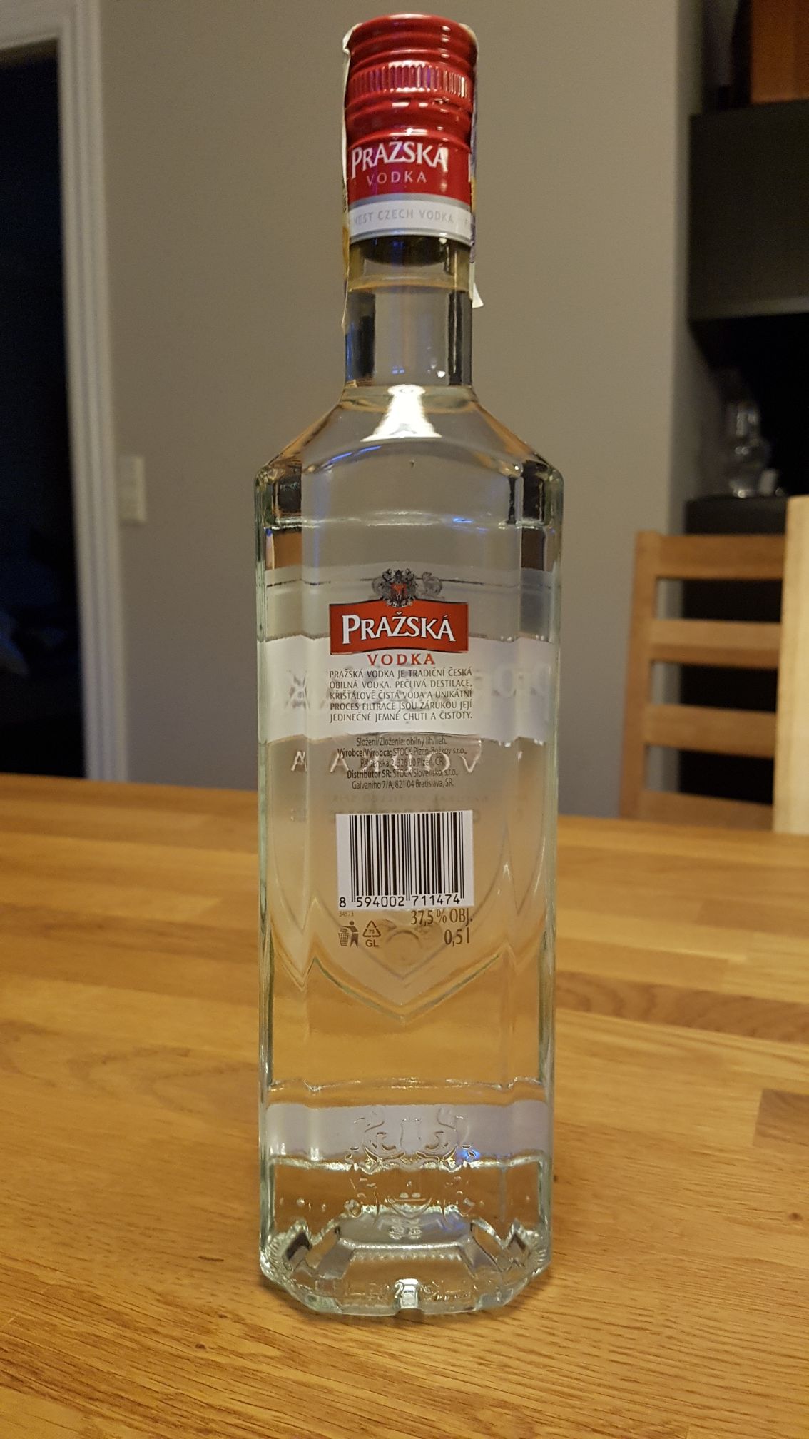 Pražská vodka 500ml 37.5% Czech republic - Pražská (500mL) alcohol collectible [Barcode 8594002711474] - Main Image 2