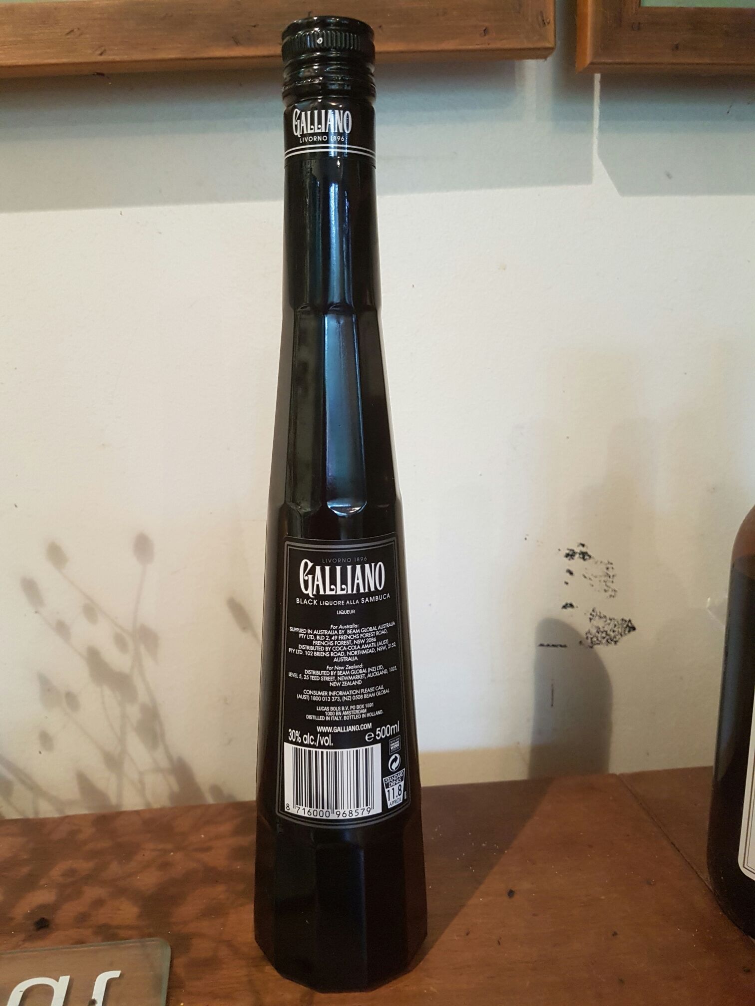 Galliano Black Liquore Alla Sambuca - Galliano (500 mL) alcohol collectible [Barcode 8716000968579] - Main Image 2