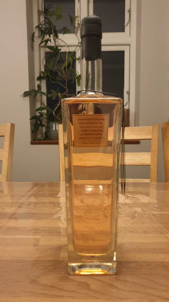 Pinky Botanical Vodka 700ml 40% Sweden - Whyte & Mackay (700 mL) alcohol collectible [Barcode 891522002029] - Main Image 2