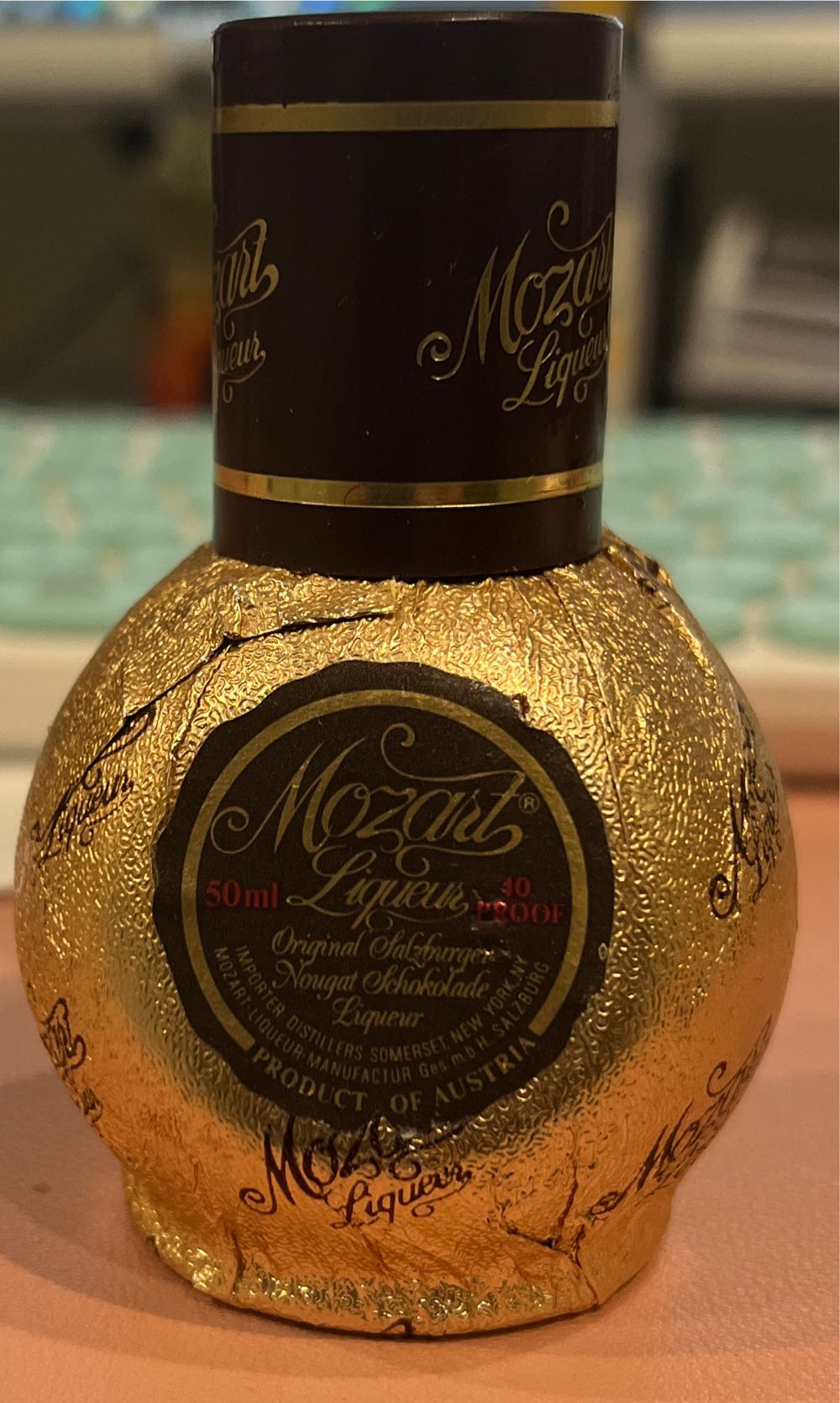 Mozart Gold Chocolate Liqueur - H.C. König (700 mL) alcohol collectible [Barcode 9013100061551] - Main Image 2