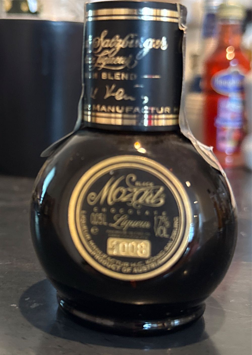 Mozart Gold Chocolate Liqueur - H.C. König (700 mL) alcohol collectible [Barcode 9013100061551] - Main Image 3
