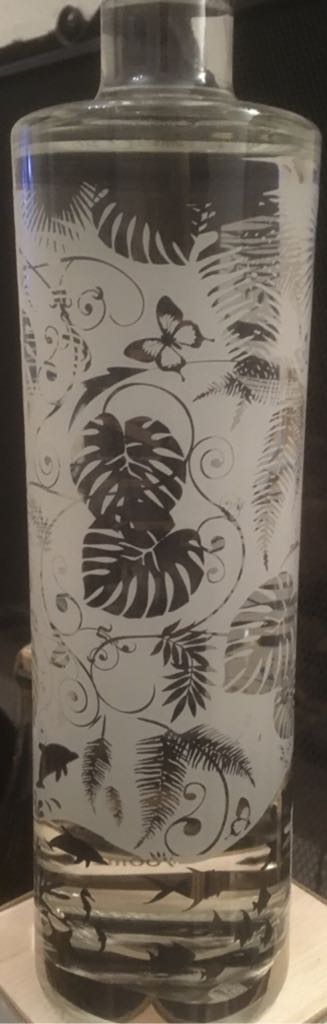 Platinum Rum - FNQ Rum Co (700 mL) alcohol collectible [Barcode 9328576000127] - Main Image 2