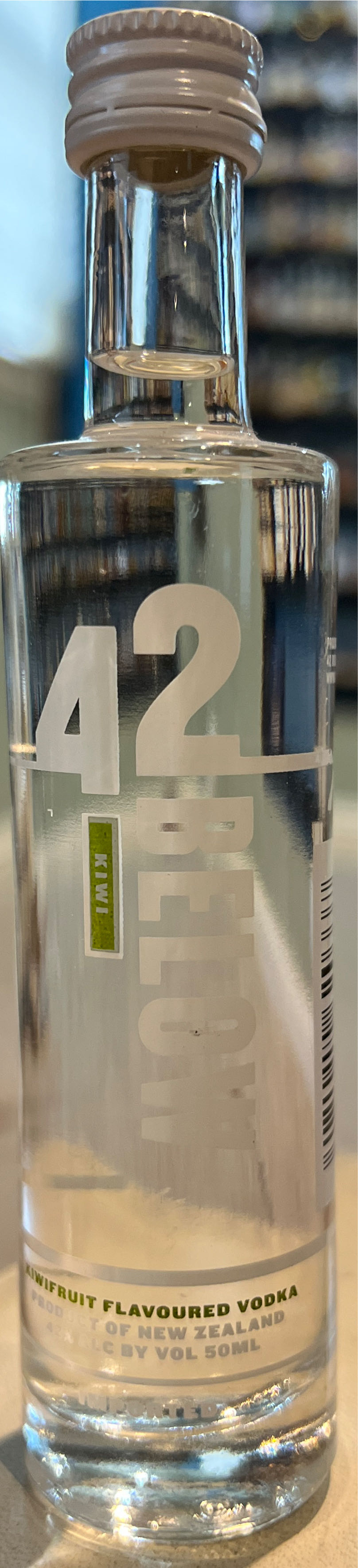 42 Below Kiwi - 42 Below Ltd. (500 mL) alcohol collectible [Barcode 9421012620054] - Main Image 2