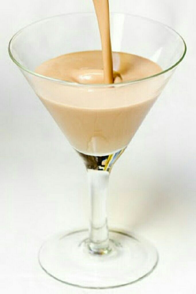 Baileys Irish Cream - R&A Bailey & Co. (1L) alcohol collectible - Main Image 2