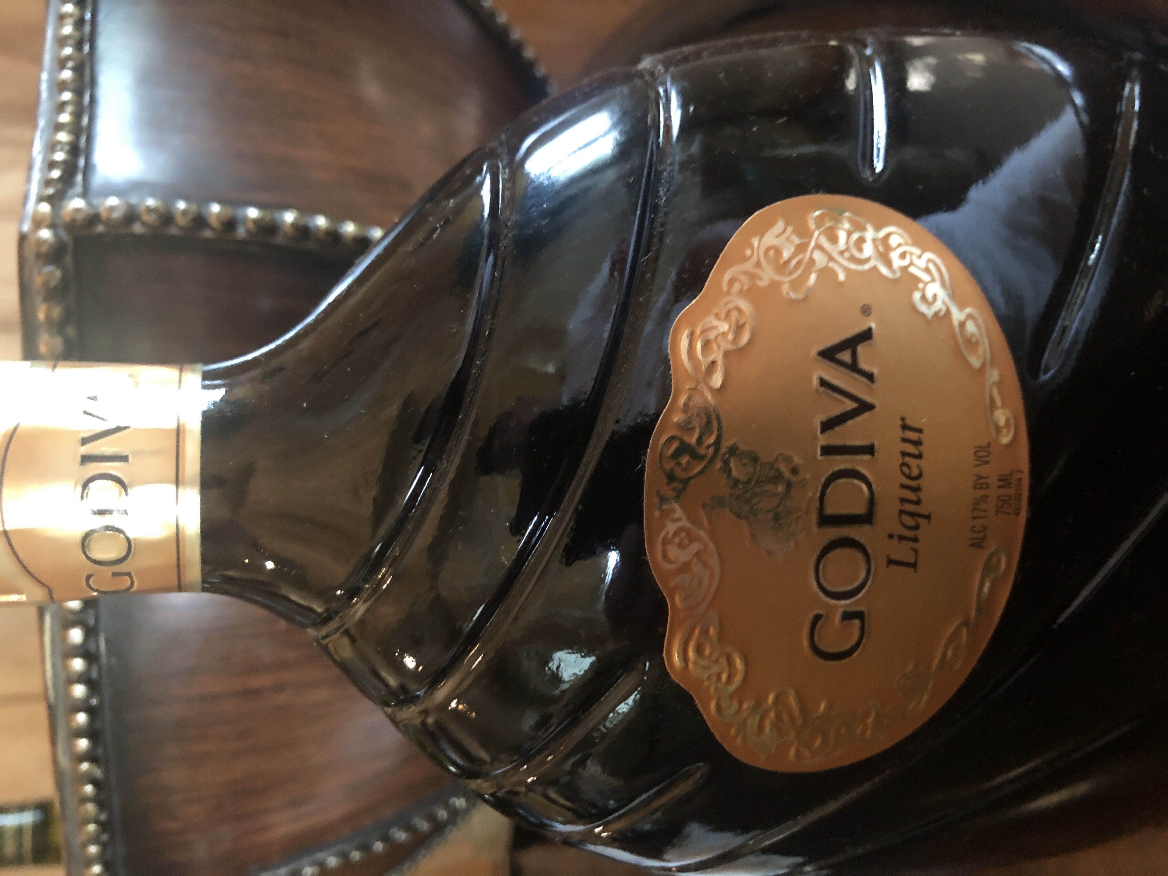 Godiva White Chocolate Liqueur - Godiva Brands, Inc. (50 mL) alcohol collectible - Main Image 2