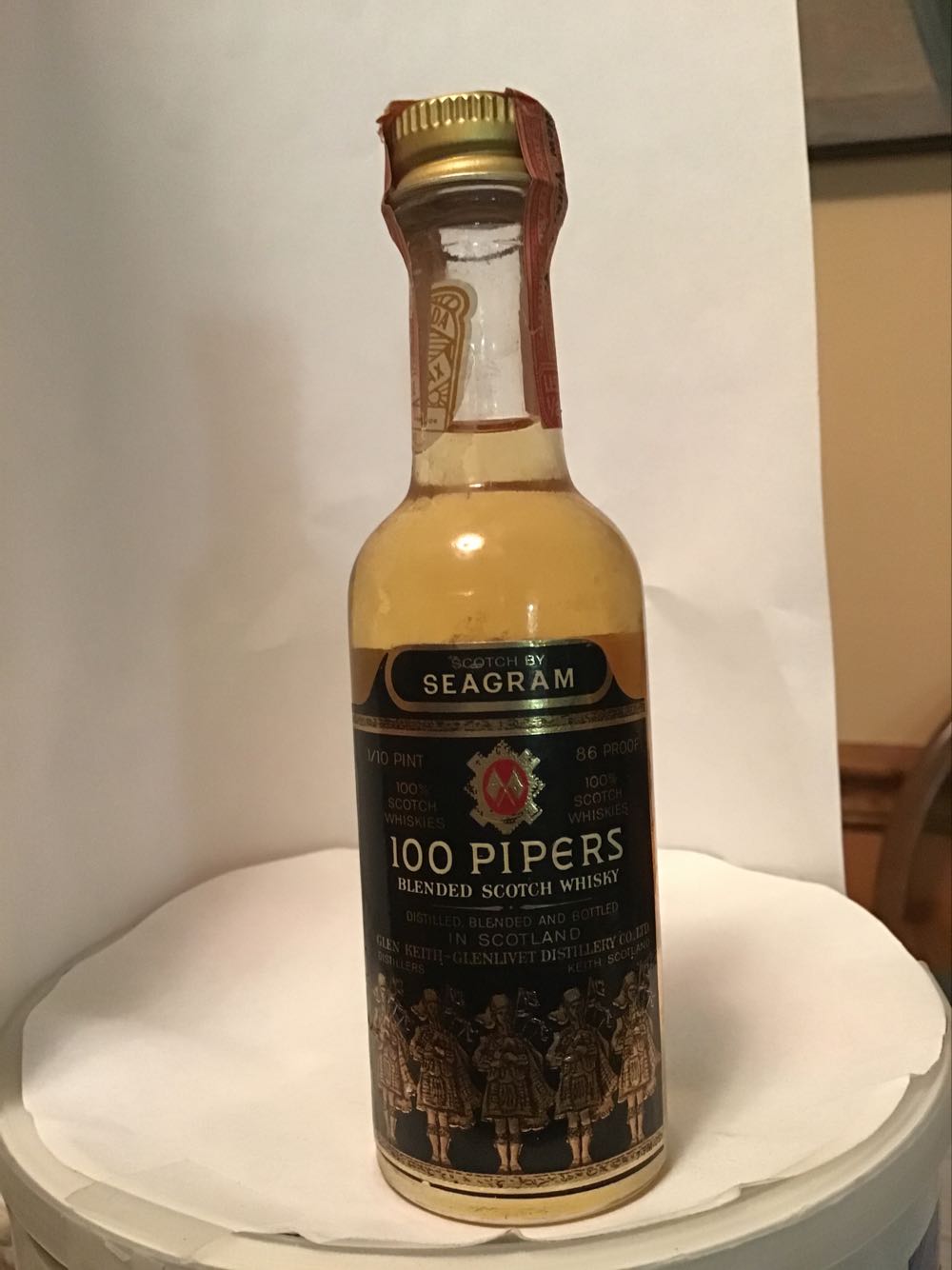 Seagram’s 100 Pipers - Seagrams (1.10 FL OZ) alcohol collectible - Main Image 2