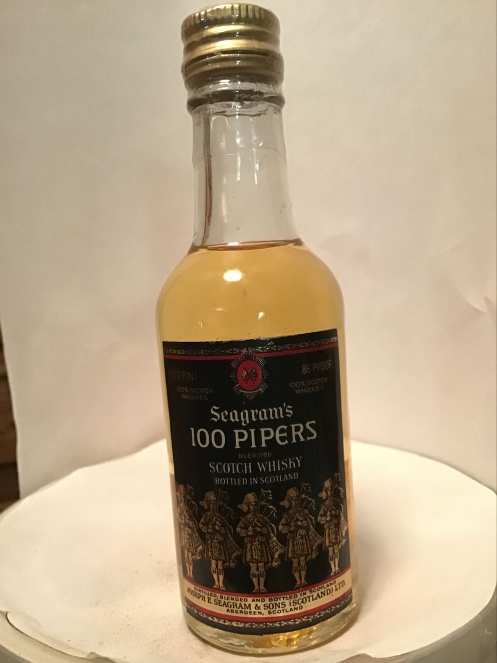Seagram’s 100 Pipers - Seagrams (1.10 FL OZ) alcohol collectible - Main Image 3