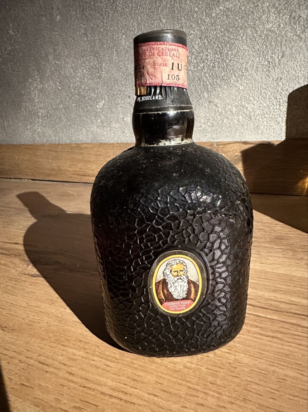 Old Parr 12yo Imp MANZUOLI - Macdonald Greenlees (750 mL) alcohol collectible - Main Image 2