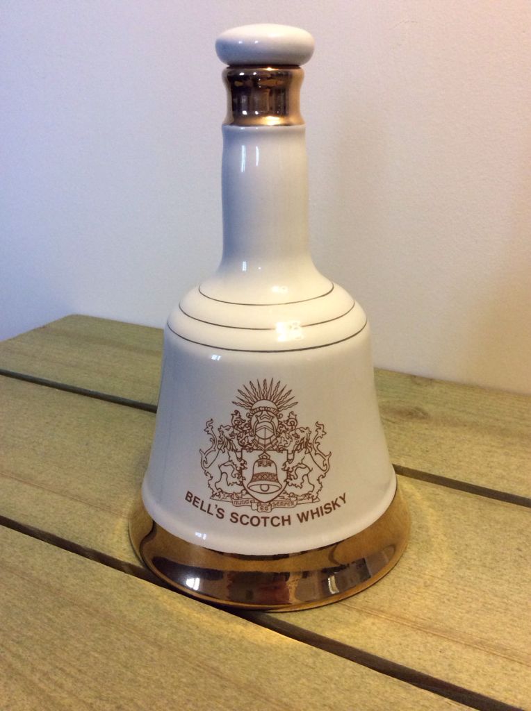 Bells Decanter - To Commemorate The Birth Of Prince William Of Wales 21st June 1982 - The Bells Distillery (500 mL) alcohol collectible - Main Image 2