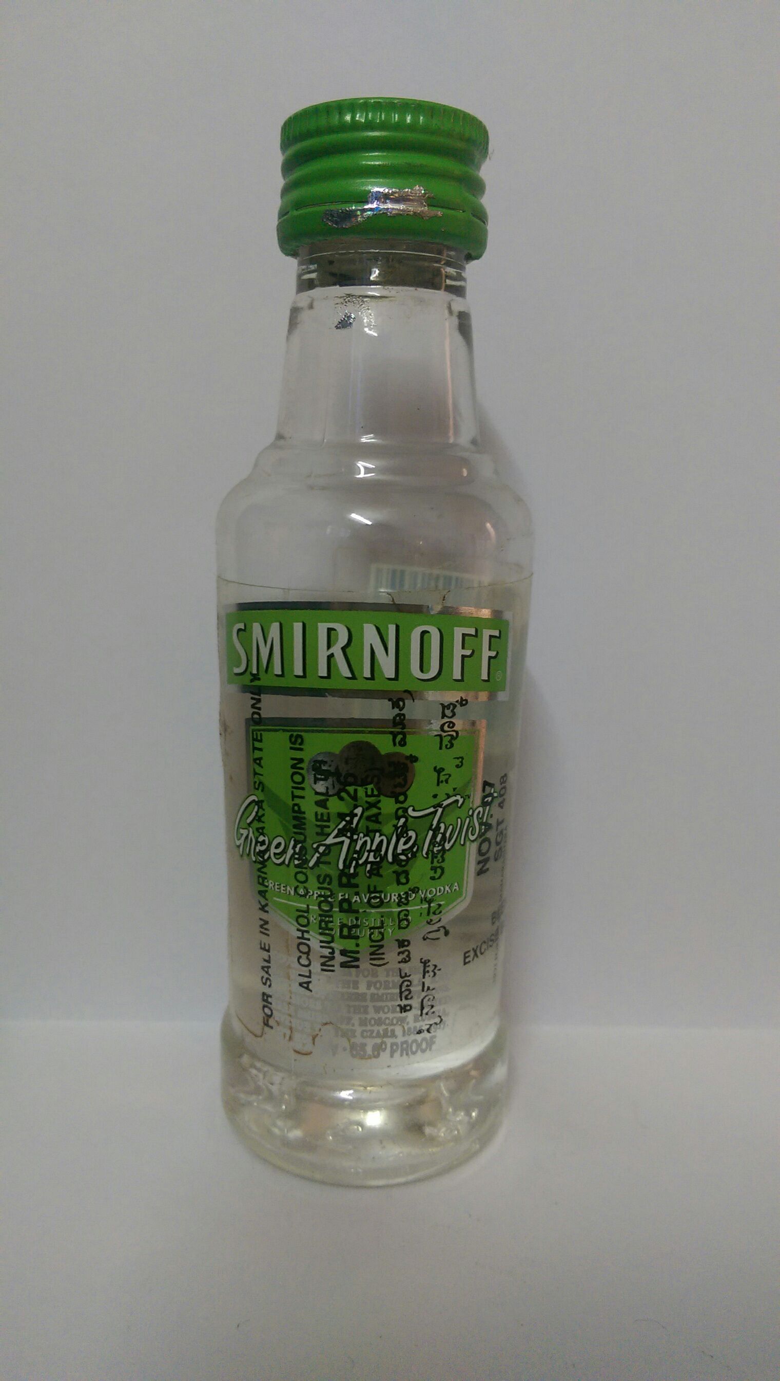 Smirnoff Green Apple Twist - The Smirnoff Co (60 ml.) alcohol collectible - Main Image 2