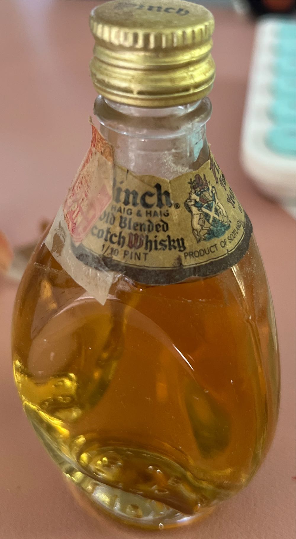 Pinch - Haig & Haig (750 mL) alcohol collectible - Main Image 3