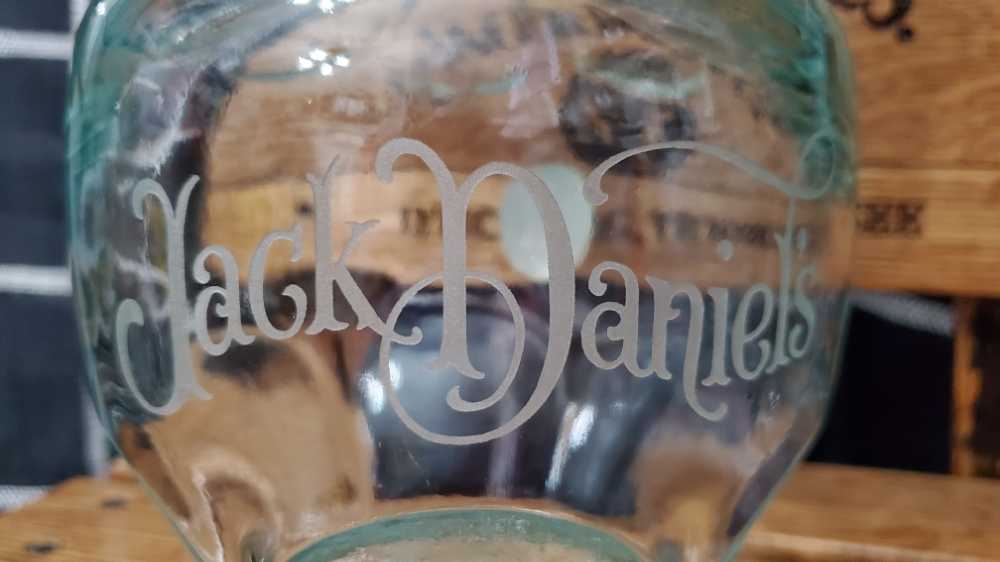 Belle of Lincoln decanter - Jack Daniel‘s Distillery (1.75 L) alcohol collectible - Main Image 3